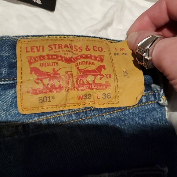 Levi Strauss 501 distressed and faded jean shorts. - Picture 3 of 4